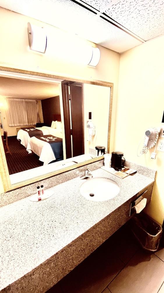 Days By Wyndham South Salina