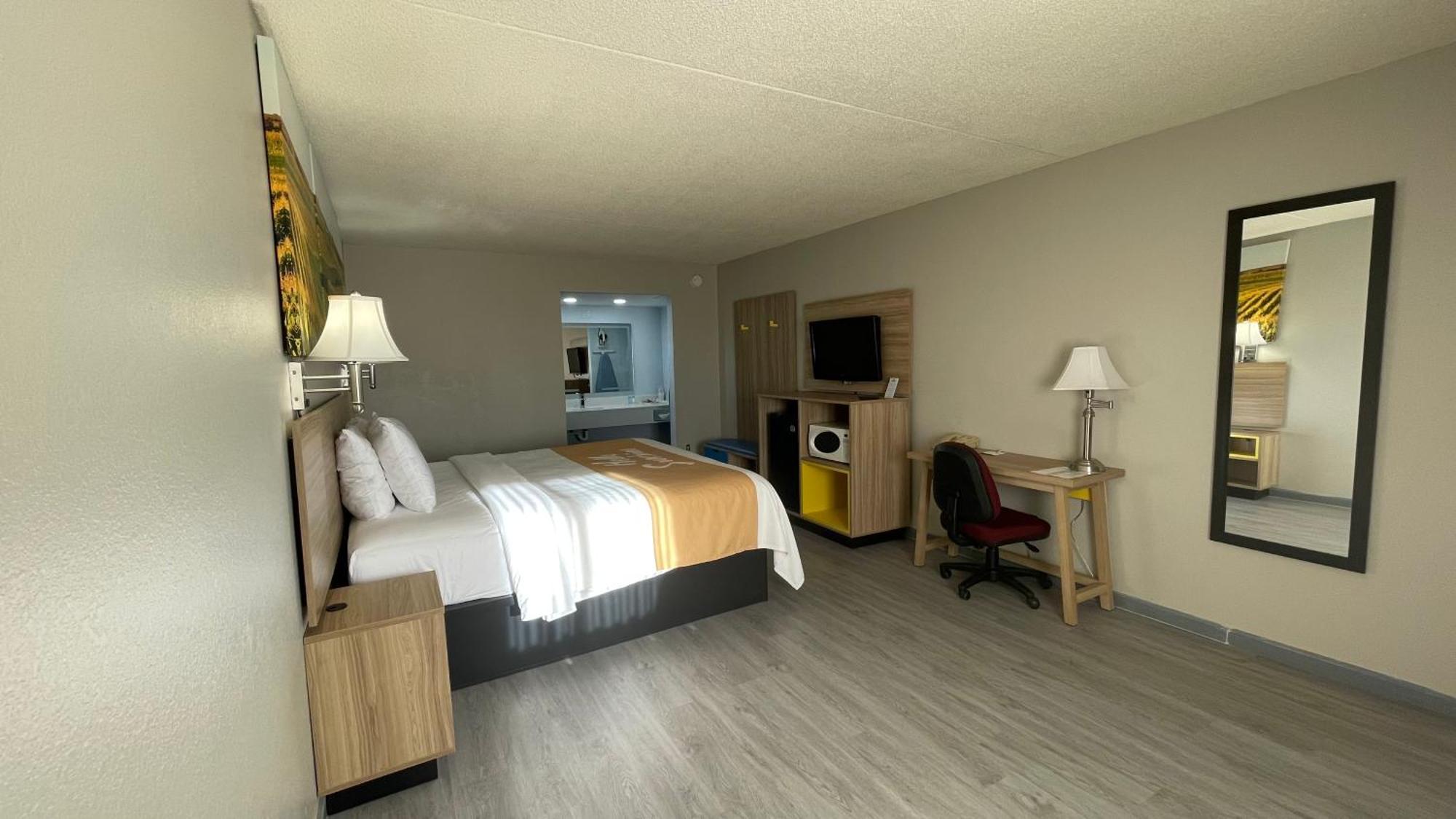 Days By Wyndham South Hotel