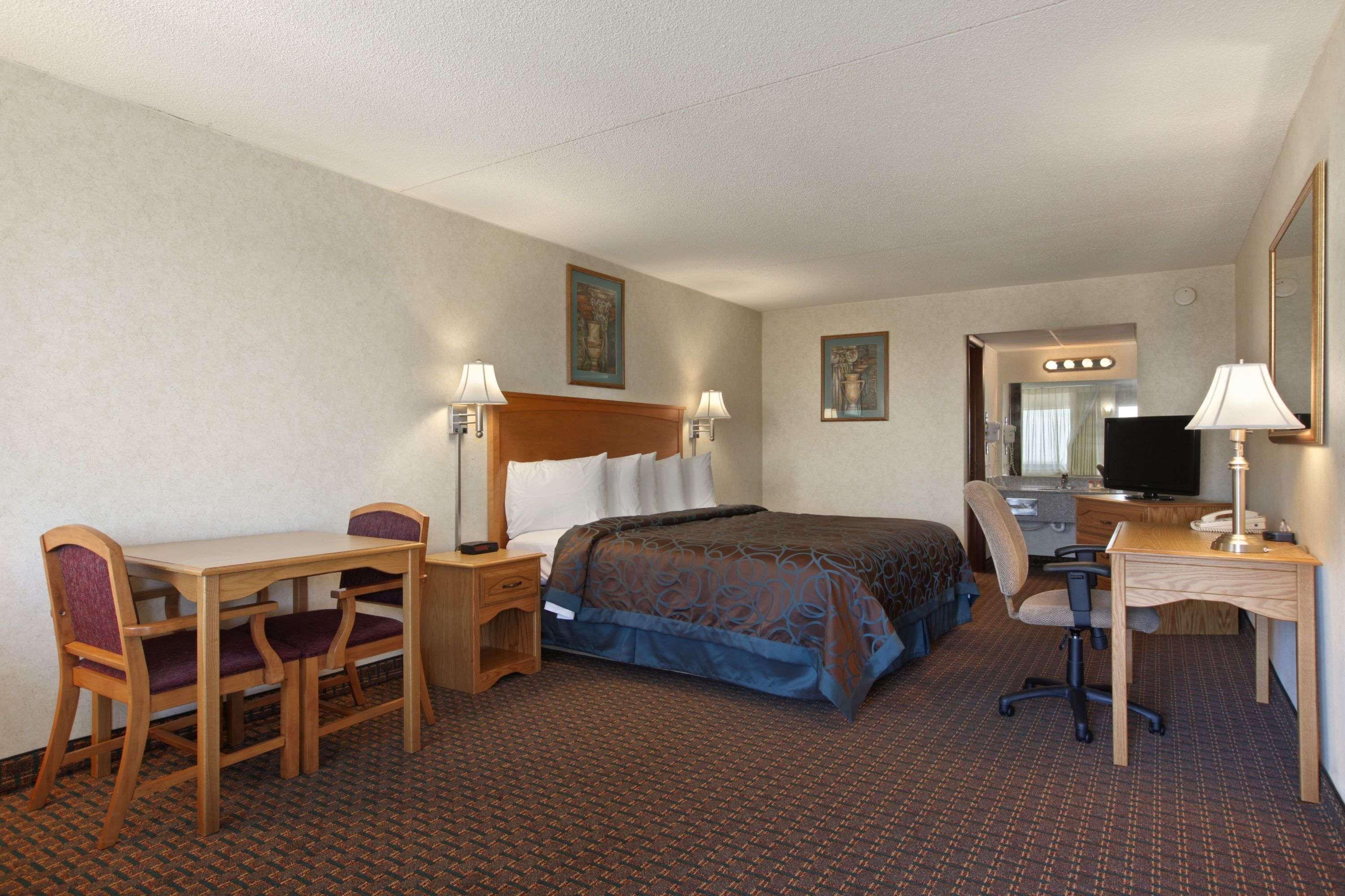 Days By Wyndham South Hotel 2*