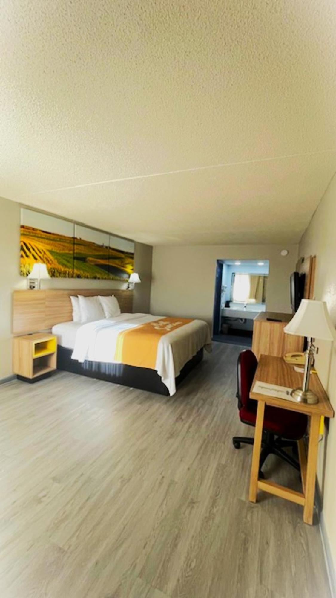Days By Wyndham South Salina