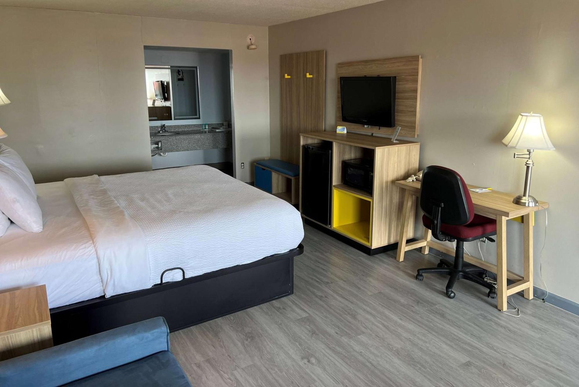 Hotel Days By Wyndham South Salina