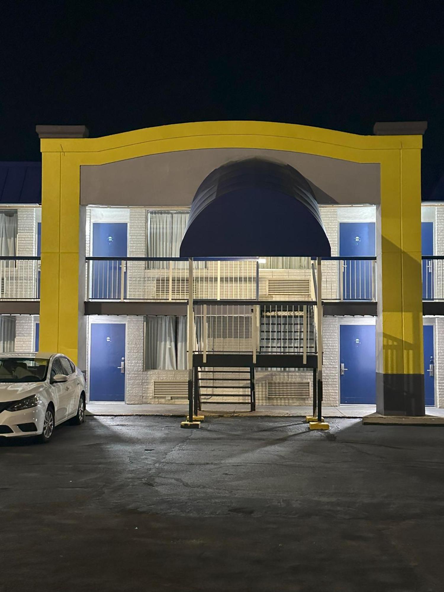 Days By Wyndham South Hotel Salina